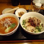 四川曹家　担担麺館 - 