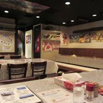 イエテイ　ダイニング - 壁にはポスターがいっぱい　座敷席もあります