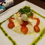 Revo - トマトとモッツァレラチーズ