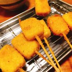 餃子 串処 でんでん - カマンベールチーズ揚げ