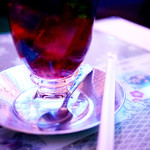 喫茶 ソワレ - 底まで深い紅色。