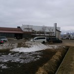 タロカフェ - 駐車場および建物～茶店じゃないよね