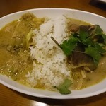 Rasa penang - 野菜のターメリックカレー、豚肉のグリーンカレー