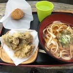 ほったらかし温泉 - 舞茸うどんと温玉あげ