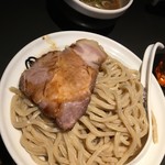 麺屋武蔵 武骨相傳 - 2018/3/17 ランチで利用。
      濃厚白つけ麺(980円)