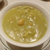 中国飯店 富麗華 - 牛油果海鮮湯（アボカドと海鮮の濃厚スープ）