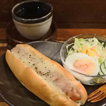 うさぎとぼく - おやつにチーズドッグセットをいただきました。
      