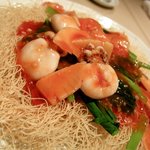 上海朝市 - 龍髭(ロンフー)麺 1200円 海老とイカのチリソース