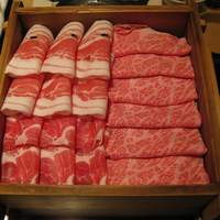 華蓮 博多店 - 黒毛和牛と黒豚のせいろ蒸し