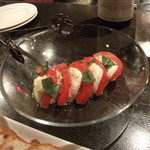 エスト! プロッシモ - 前菜／船橋産「こてらんねぇトマト」とモッツァレッラチーズのカプレーゼ