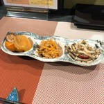 Ryu no Suzu - おばんざい三種
                      肉じゃが、切り干し大根、マカロニの和え物