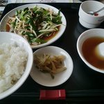 グランシャトー 華城飯店 - ニラレバ定食６００円　ご飯おかわり自由
