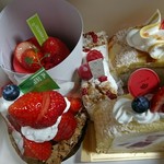 エル プランタン - 米粉ロールが倒れてしまって、レアチーズが潰れてるぅ