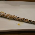 築地寿司清 - サヨリの皮を巻き巻き串焼き