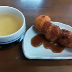 福寿荘売店 - いもフライ、そしてお茶も。