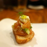 ラ･マンチーナ - サクラマスとウイキョウのクロスティーニ