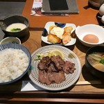 Uma Ya - 牛タンとチキン南蛮定食