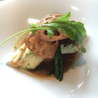 キュイエット - 鮮魚のポアレ　海老でとったジュー
                　レンコンのフリットを添えて