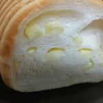 パンステージ メリー - チーズラウンドパン・ハーフ断面