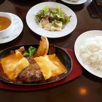 エバーグリーン - Wチーズカレーハンバーグセット