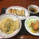 餃子の王将 - 焼きめしセット (焼きめし＋餃子 1人前＋鶏から揚げ 3ケ ＋スープ)〜♪( ´▽｀)