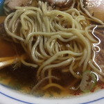 林屋食堂 - 「チャーシュー麺」（520円）の麺アップ