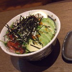 Kihachirakuhachi - マグロとアボガド丼。