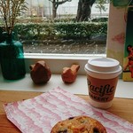 Pacific BAKERY - ブルーベリークリームチーズスコーン￥330 目の前は桜並木です。