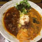 SPICY CURRY 魯珈 - 2種カレー(ラム、南インド風ダル)＋るうろう煮玉子
