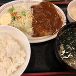 Sasanoya - ハンバーグ デミグラソース定食 たぬきそば付き 600円。