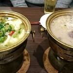 東北人家 - 左　白身魚と高菜の水煮・右　ラム肉と漬け白菜の鍋　ご飯・漬物・杏仁豆腐付き