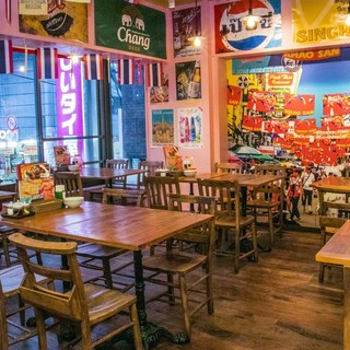 タイのカオサンロードがテーマの落ち着いた店内