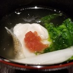 馳走 啐啄一十  - ⑦ 真鯒(まごち)(広島県豊島産)の椀
      蝦夷馬糞雲丹(北海道根室産)、 大根、生あおさ(長崎県五島列島産)、利尻根布(北海道礼文島船泊産・奥井海生堂の蔵囲4年もの)、鮪節の出汁
      透き通る旨みを堪能