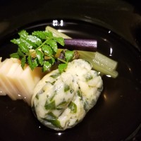 馳走 啐啄一十  - ①朝堀り筍(福岡県産)と真鯛 (山口県産・30%放血の脱水仕込・7日寝かせ)と若芽(岩手県三陸産)の真薯、ぜんまい、蕗、羅臼昆布(北海道知床産・黒走一等)と鰹節の出汁
                お椀まるごと春の伊吹を感じます。