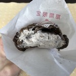 ビアードパパ - 中にはクッキークリームがたっぷり！！