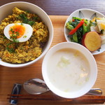 よんふくcafe - 木綿豆腐と野菜のドライカレー