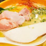 Japanese Ramen Noodle Lab Q - 鶏チャーシューと豚肩ロースのチャーシュー