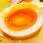 Japanese Ramen Noodle Lab Q - とろ玉子 断面