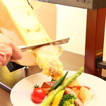 お気軽ワインと洋食の店 キッチン いろどり - 料理写真:ラクレットイメージ②