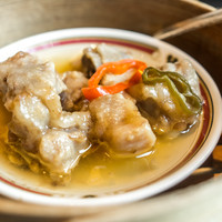 龍天門 - スペアリブ煮　梅風味