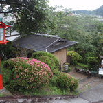 蕎遊庵 - 外観７。下に見える。蕎遊庵。上は織姫神社です。