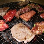 あみやき亭 - いろんなお肉を焼き焼き