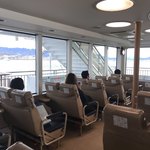 宮島コーラルホテル - 朝8時20分出航のフェリー
お客さんはまばら、しかもおひとりさんばかり！