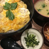 焼き鳥 平良 - 秀逸親子丼1800円。前食べた時よりしょぼくなった印象…これなら親子丼1000円で十分だと思った！