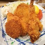 築地食堂 源ちゃん アクアシティお台場店 - 2018年2月：魚河岸フライ定食(\950+税)のフライ