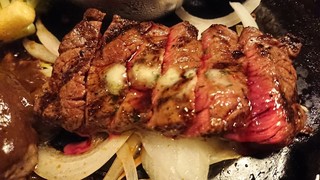 Nikuno Mansei - 焼き加減が選べます。写真はレア。