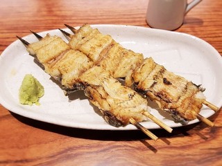 ぐい呑みのいしはら - 蕎麦屋のうなぎ串焼き（白焼き）