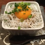 nihonshutowarayakitosumibiyakigaburi - いつものしらす豆腐
