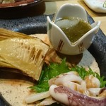 墨や - アテ盛り　焼き筍　イカの酒盗和え　もずくとくらげの酢の物