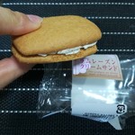 ルシール - 料理写真:ラムレーズンクリームサンド130円+税